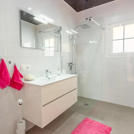 3 Bedroom Cozy In *