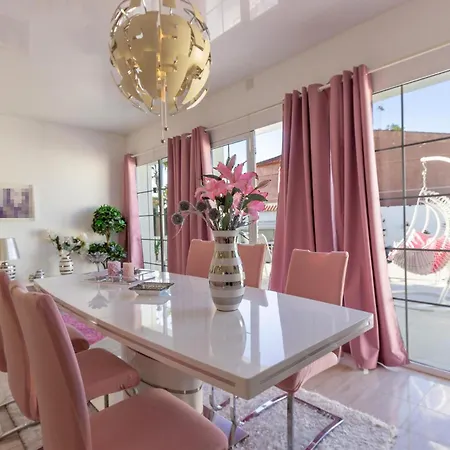 3 Bedroom Cozy In Сasa de vacaciones *
