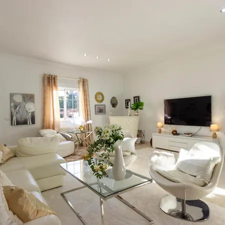 3 Bedroom Cozy In Сasa de vacaciones