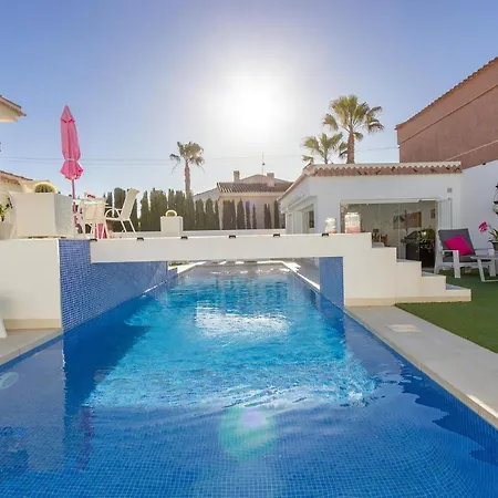 Сasa de vacaciones 3 Bedroom Cozy In *